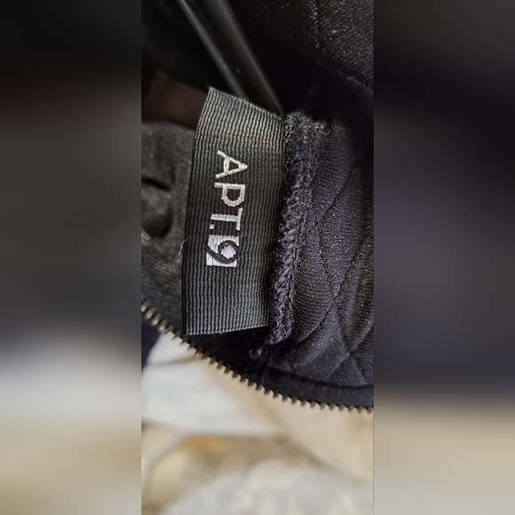 Black quilted vest - Picture 3 of 3